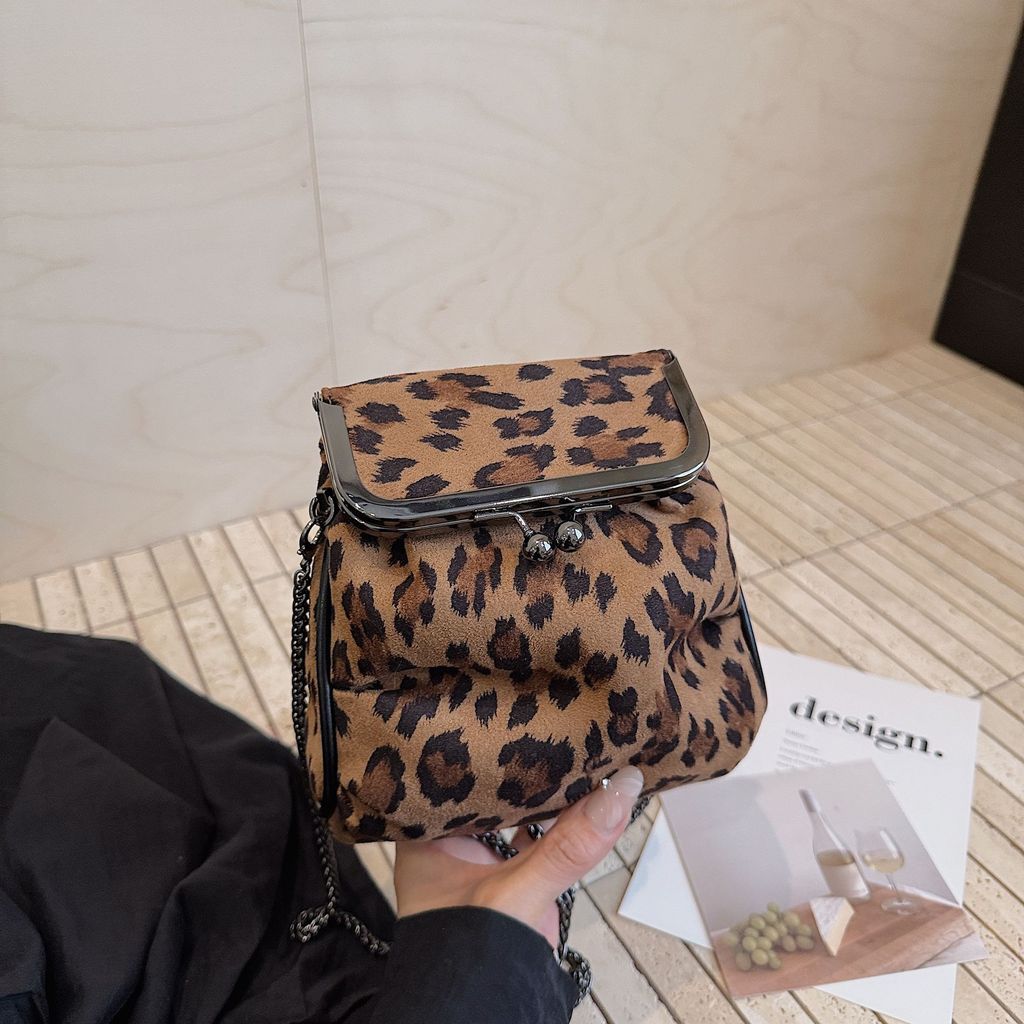 กระเป๋าสะพาย Shell Leopard Suede