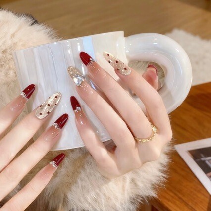 เล็บปลอมสำเร็จรูปยาว เล็บปลอม pvc เล็บปลอม [Burgundy Polka Dot] Cats Eye Wearing Nails Heart Diamond