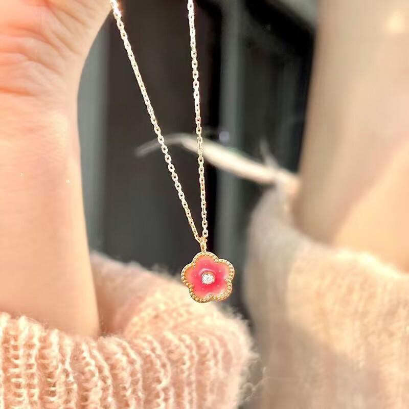 StardustLab Peach Blossom Nelace ดอกไม้สีชมพูจี้หวานน่ารักคอโซ่เงาZircon Clavicle Chainสําหรับผู้หญิ