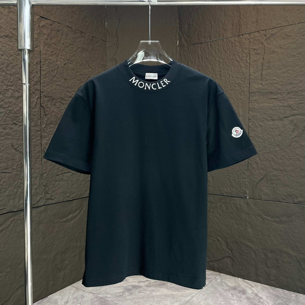 Moncler2026 Moncler 2026 เสื้อยืดแขนสั้นคอกลมสไตล์คู่ผู้ชาย Niche อินเทรนด์ Breathable หนา Imperviou