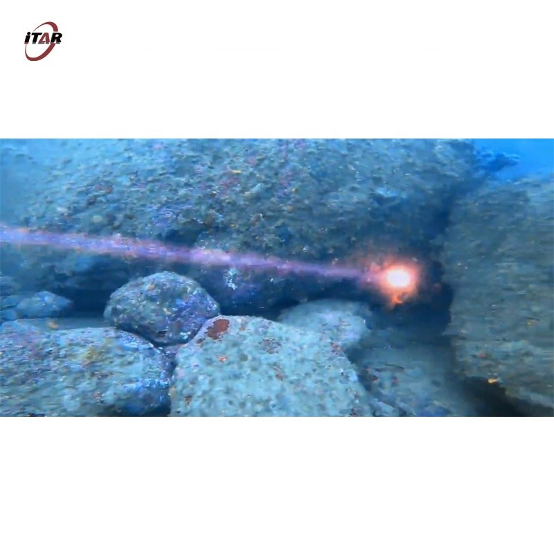 Xueqing OEM ยุทธวิธี 200M ใต้น้ํากันน้ํา IP68 LED เลเซอร์สีขาวไฟฉายดําน้ําพร้อมโหมดสูง