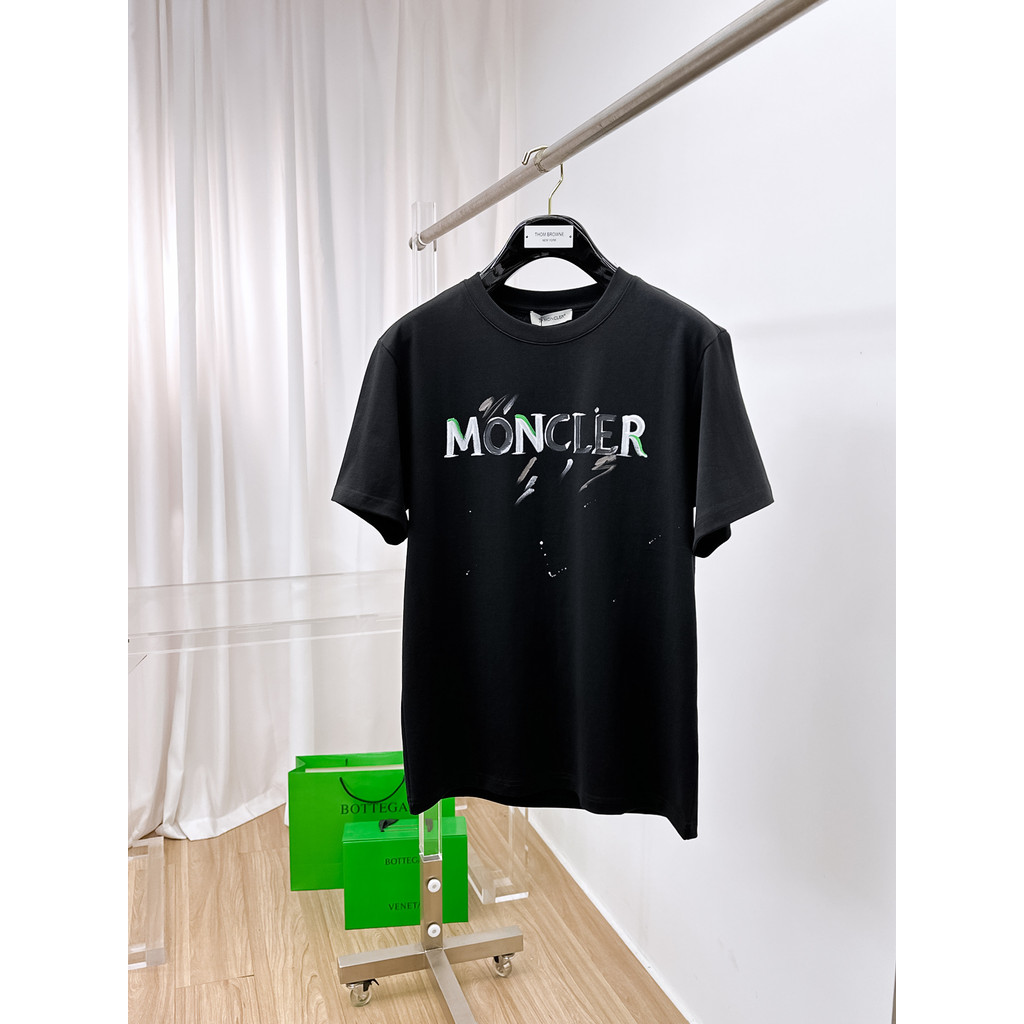 Moncler2026 Moncler 2026 คลาสสิกรอบคอแขนสั้นเสื้อยืดผู้ชายผู้หญิงสไตล์ Basic ฤดูใบไม้ผลิฤดูใบไม้ร่วง