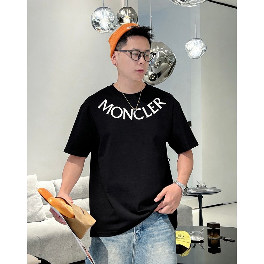 Moncler2026 Moncler 2026 คลาสสิกรอบคอแขนสั้นเสื้อยืดผู้ชายผู้หญิงสไตล์รอบคอ Slim-Fit โลโก้การพิมพ์สไ
