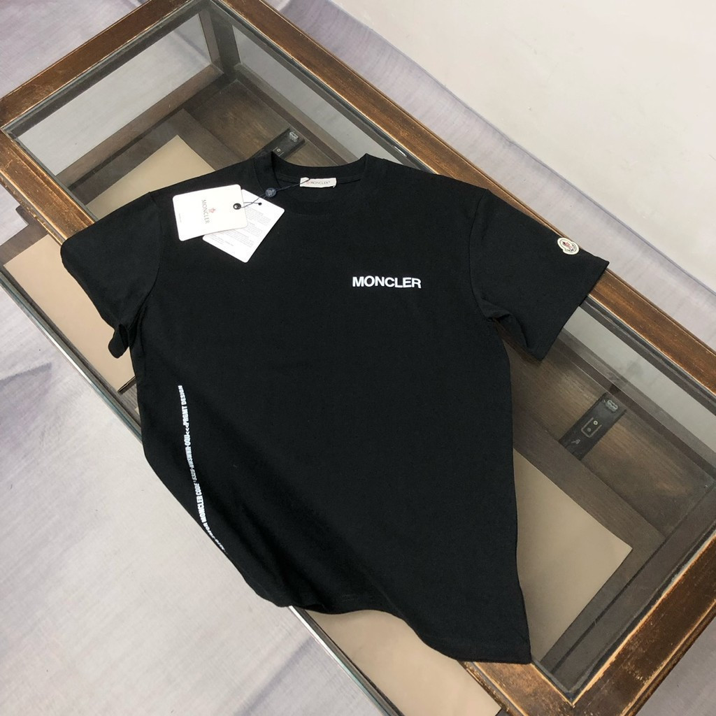 Moncler2026 Moncler 2026 ต้นฤดูใบไม้ผลิสไตล์ใหม่เสื้อยืดแขนสั้นผู้ชายผู้หญิงคู่สไตล์ Breathable สีสั