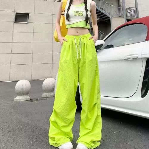 Qy เรืองแสงสีเขียวกีฬา Overalls ผู้หญิง 2024 ฤดูร้อนสไตล์ใหม่อเมริกันสาวร้อนหลวม Slimmer ดู Street กางเกงลําลองบาง