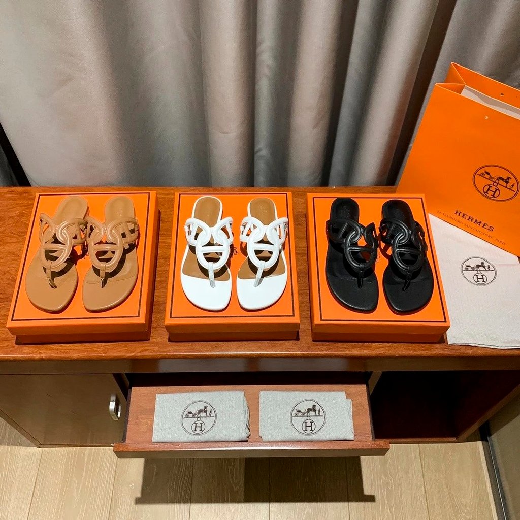 รองเท้าแตะแฟชั่นใหม่จาก Hermes เหมาะสำหรับฤดูร้อนและชายหาด