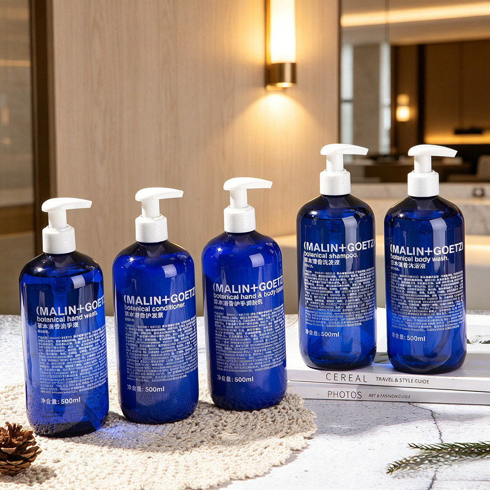 MALIN+GOETZ เซ็ตของใช้ส่วนตัวโรงแรมกลิ่นพฤกษศาสตร์ – แชมพูเปปเปอร์มินต์ + ครีมนวดผักชีลาว + ครีมอาบน้ําเซจ + โลชันบํารุงผิววิตามินบี 5 + สบู่เหลวล้างมือเบอร์กาม็อต 500 มล.