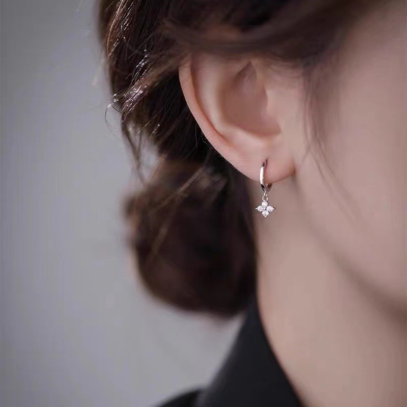 925 เงินเข็มZirconต่างหูหญิงNiche Design High-Endดอกไม้จี้หูหัวเข็มขัด 2024 สไตล์ใหม่อินเทรนด์ต่างหู E072