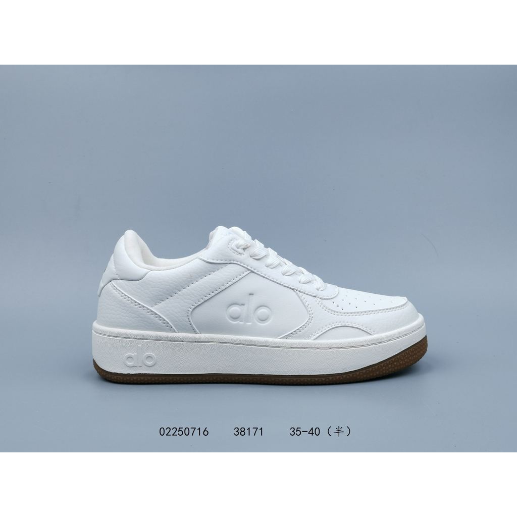 Alo Yoga Jisoo Casual Flat Sole รองเท้าผู้ชายผู้หญิงการจับคู่สีกีฬารองเท้าสีขาวหนาเพิ่มความสูง 981