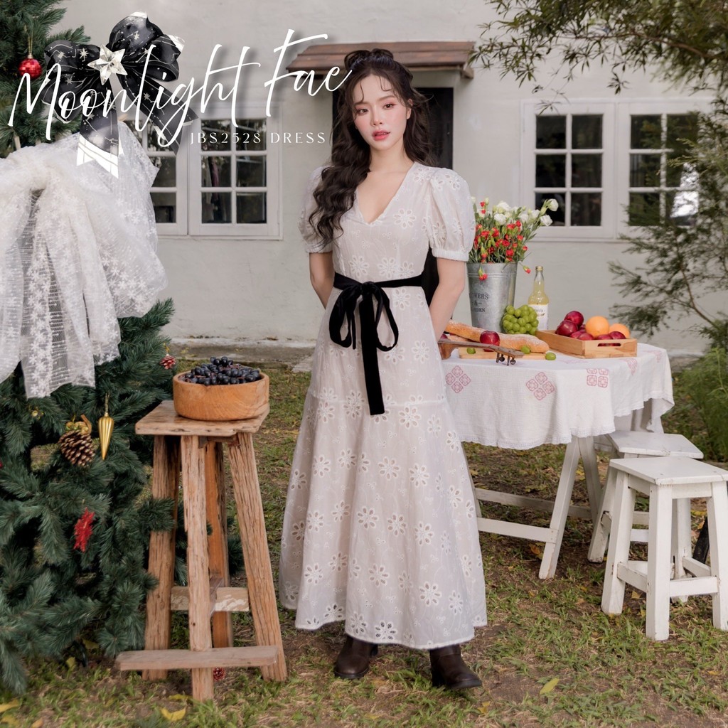 #JBS2528 Moonlight Fae Dress เดรสยาวหรู ทรงสง่า ผ้าธรรมชาติ แต่งลายฉลุ แขนตุ๊กตา สายผูกเอว