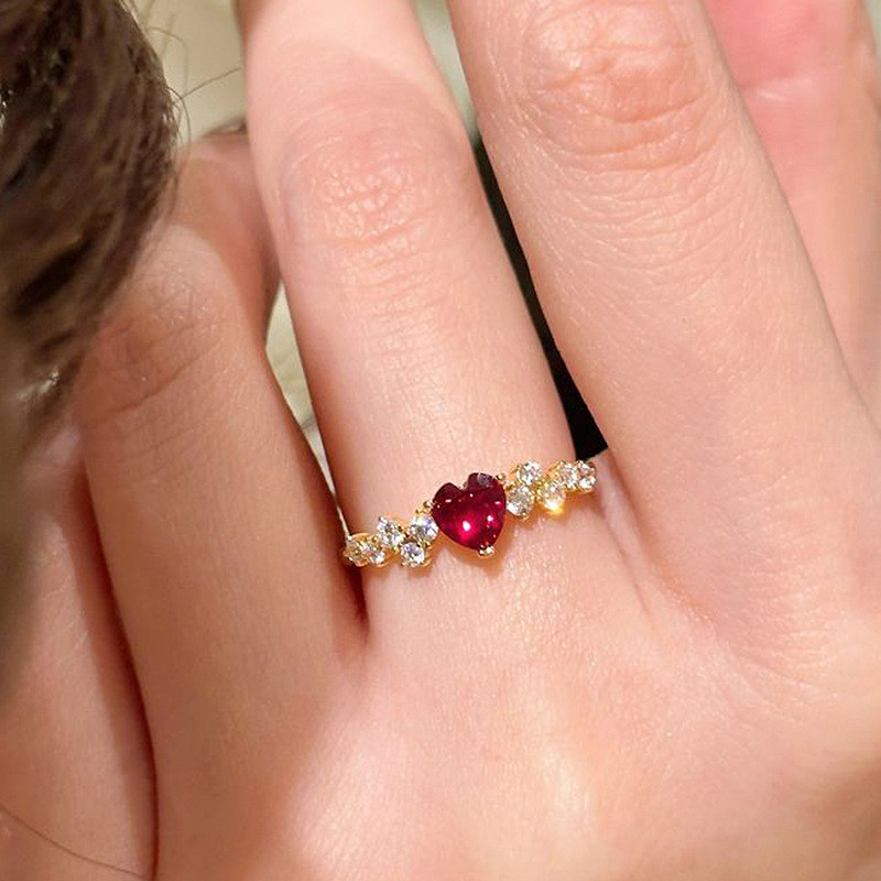 แหวนผู้หญิง Sparkling Full Diamond Red Diamond Love