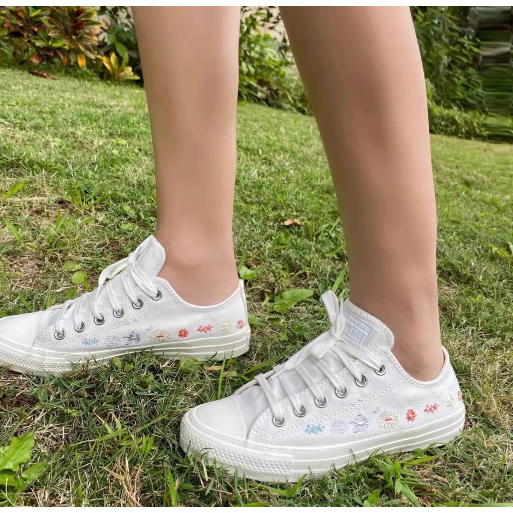 Converse Converse รองเท้าผู้หญิง 1970sAll Star ปักดอกไม้ All-Match รองเท้าสีขาวรองเท้าผ้าใบ A01586C