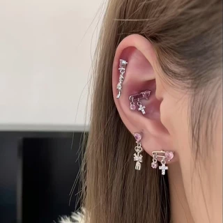 ต่างหูสไตล์สปอร์ต สีชมพูกับเม็ดเพทายน่ารัก มีสตั๊ดสำหรับสุภาพสตรี