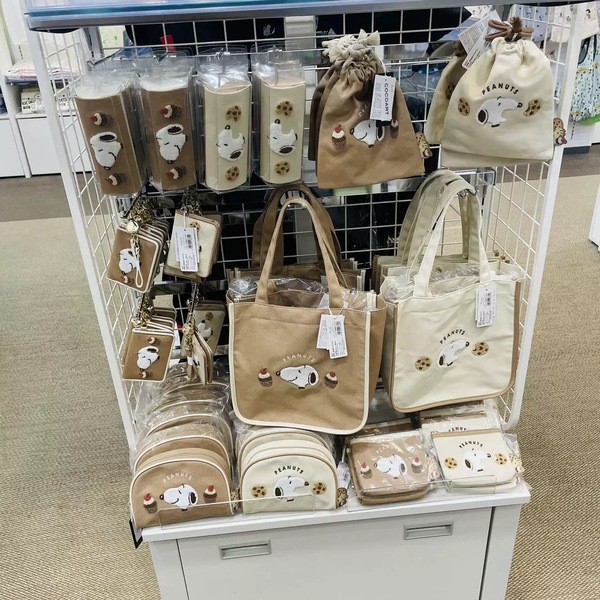 snoopy ของใช้ กล่องข้าว พร้อมส่ง Japan snoopy snoopy Cookie เย็บปักถักร้อยกระเป๋าถือการ์ตูนน่ารัก Be