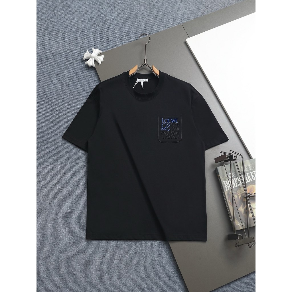 2026 สไตล์ใหม่ LOEWE/LOEWE เสื้อยืดแขนสั้นเสื้อยืดพิมพ์ลายเสื้อยืดคอกลมพิมพ์ Hip-Hop Casual Retro XQ