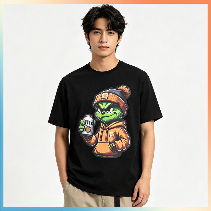 ฝ้ายเสื้อยืดแขนสั้น ไม่จำกัดเพศ ลาย Grinch ในชุด Carhartt พร้อมเบียร์ ระบายอากาศได้ดี เหมาะสำหรับออกกำลังกายและลำลอง