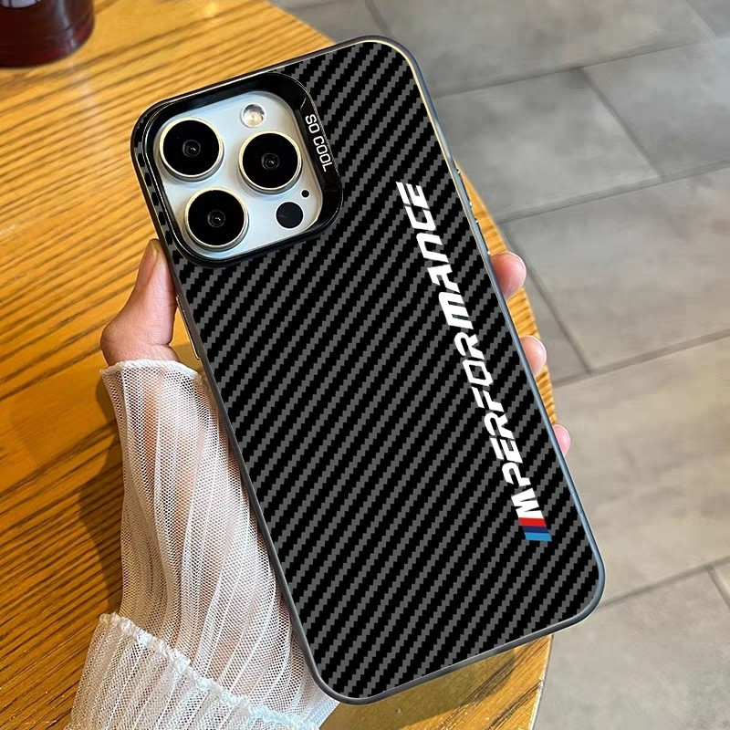 Hard Back Soft Edge Letter หน้าจอแนวนอนรูปแบบคาร์บอนไฟเบอร์เหมาะสําหรับ iPhone 17 16 15 14 13 12 11 PRO MAX เคสโทรศัพท์สไตล์ใหม่ 17PROMAX Shock-resistant 7/8PLUS XR XS MAX