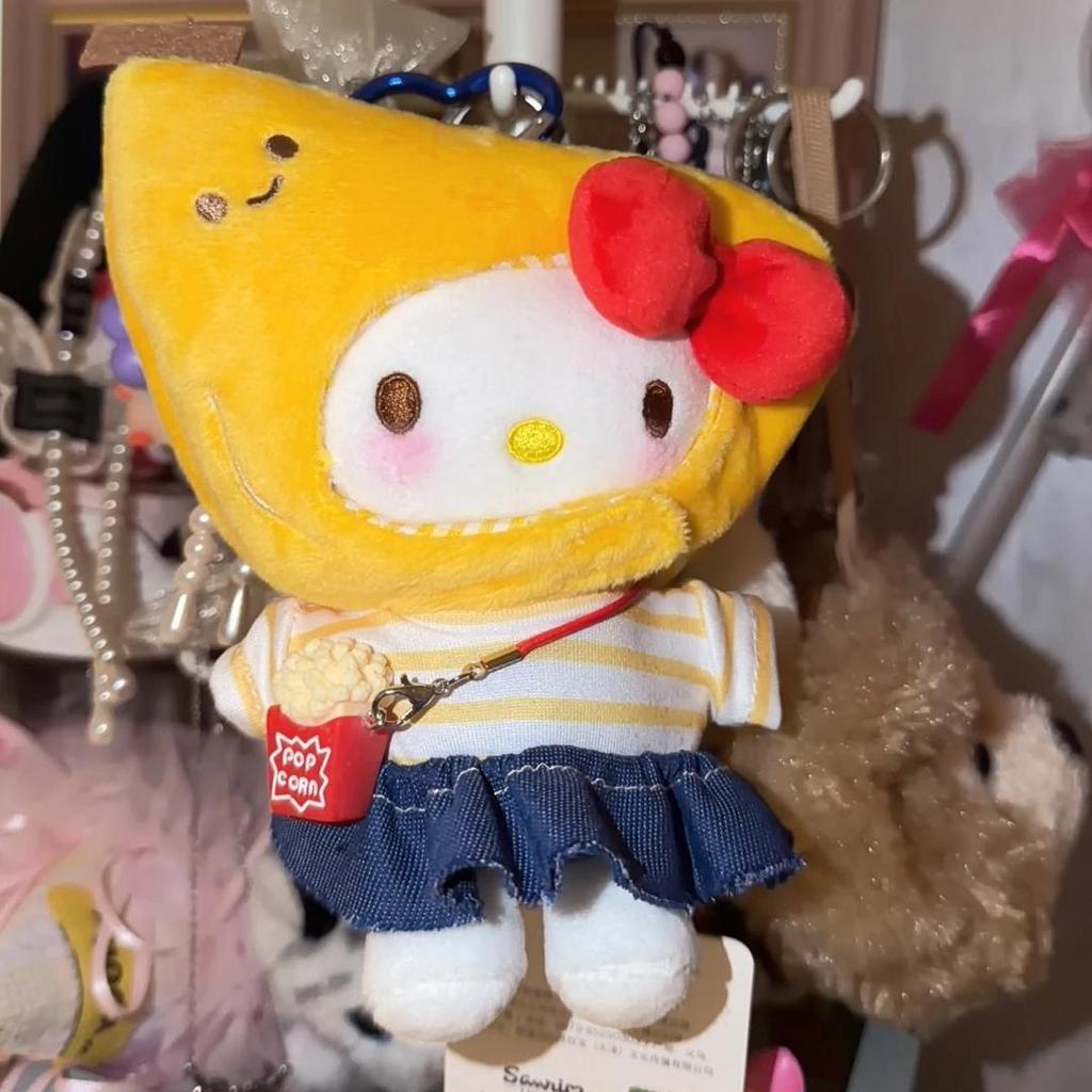 Banana Shape Hello Kitty จี้น่ารักการ์ตูนตุ๊กตากระเป๋ากระเป๋านักเรียน Universal จี้มูลค่าสูงสินค้าของขวัญวันเกิด