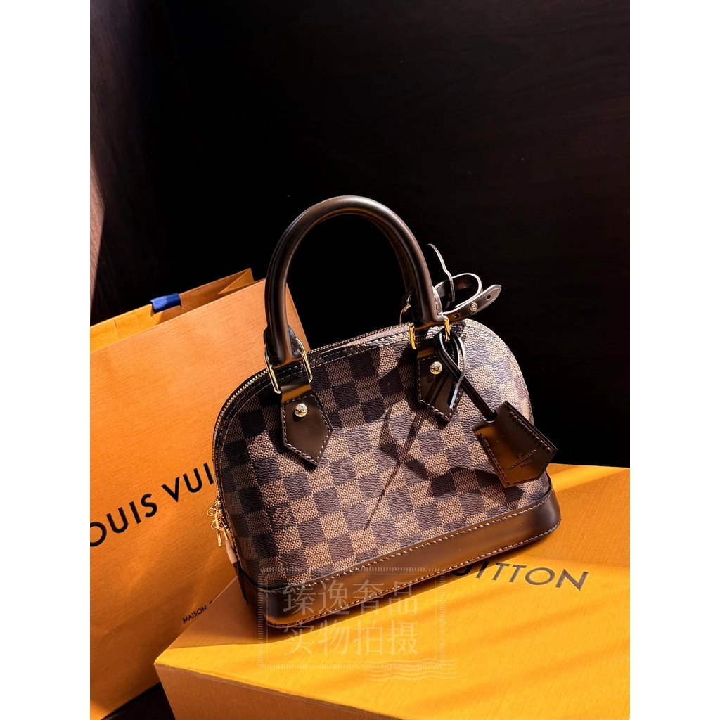 กระเป๋า Alma Brown Checkerboard Shell จาก Zhenyi - สะพายข้างและถือได้ ดีไซน์เรียบหรู