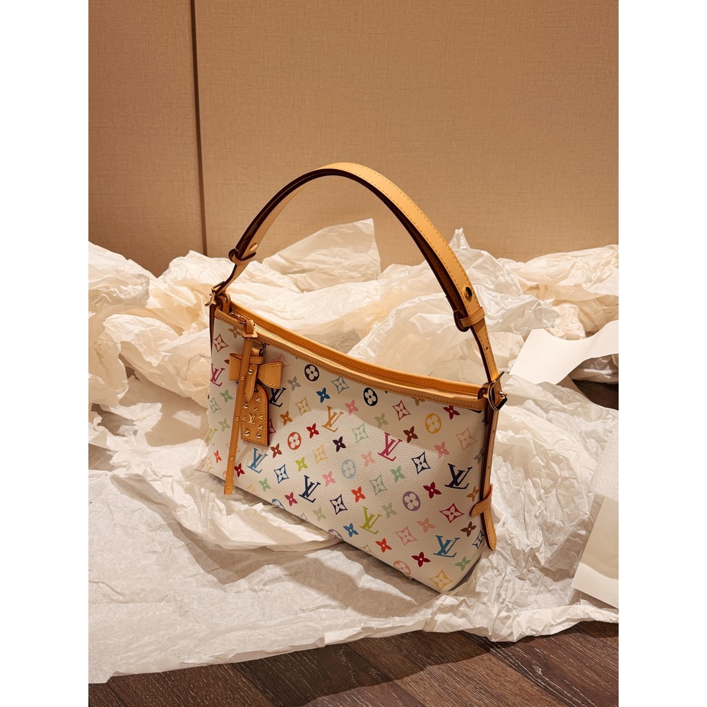 กระเป๋าสะพายไหล่ พกพาสะดวก ออกแบบเรียบง่ายและใช้งานได้จริง