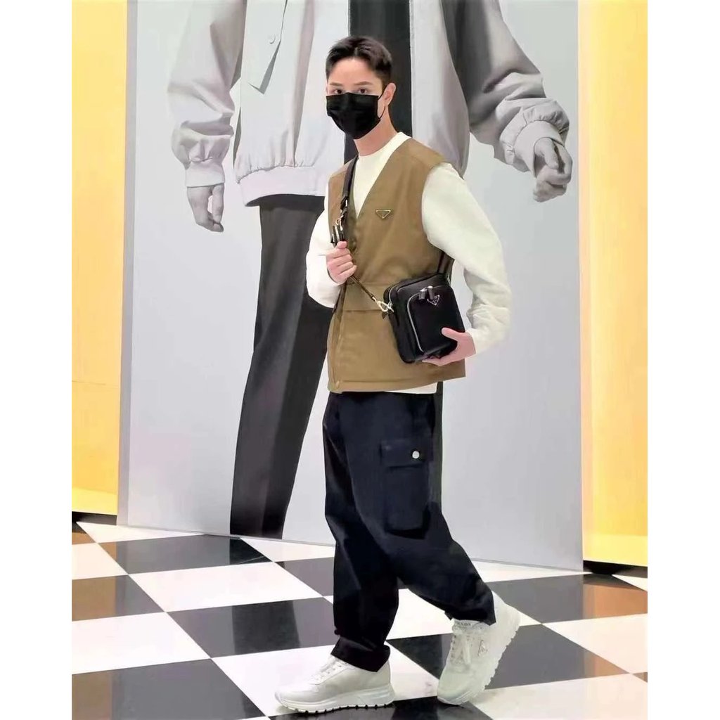 PD Prada 2024 กระเป๋าผู้ชายสไตล์ใหม่กระเป๋าสะพายไหล่ผู้ชายกระเป๋าแนวทแยง 2VH168