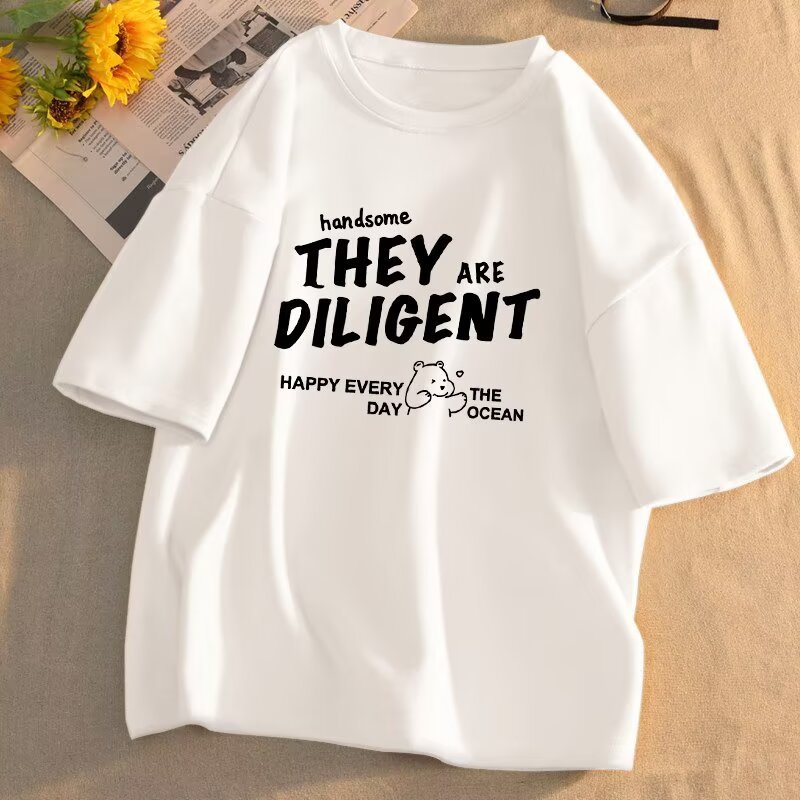 20262025เสื้อยืดแขนสั้นสไตล์ใหม่ผู้ชาย ins Street Wear ยุโรปอเมริกันสไตล์ฮิปฮอปรอบคอ Bottoming เสื้อ