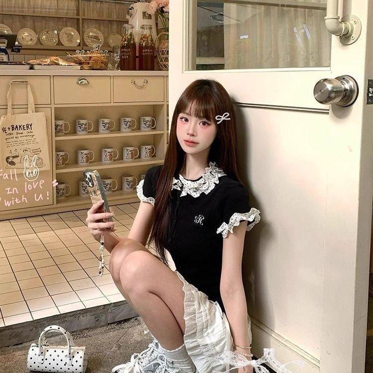 เสื้อยืด สไตล์กระโหลก ลูกไม้ลายดอกไม้และลายจุด แขนสั้น ทรงสลิมฟิต ดีไซน์กระชับสัดส่วน เสื้อท็อป สำหรับผู้หญิง