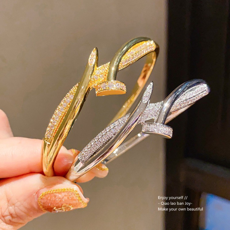 สร้อยข้อมือเพชรฝังลายเล็กๆ แบบย้อนยุค ชุบทองแท้ ดีไซน์หรูหรา เครื่องประดับแฟชั่นสำหรับมือ
