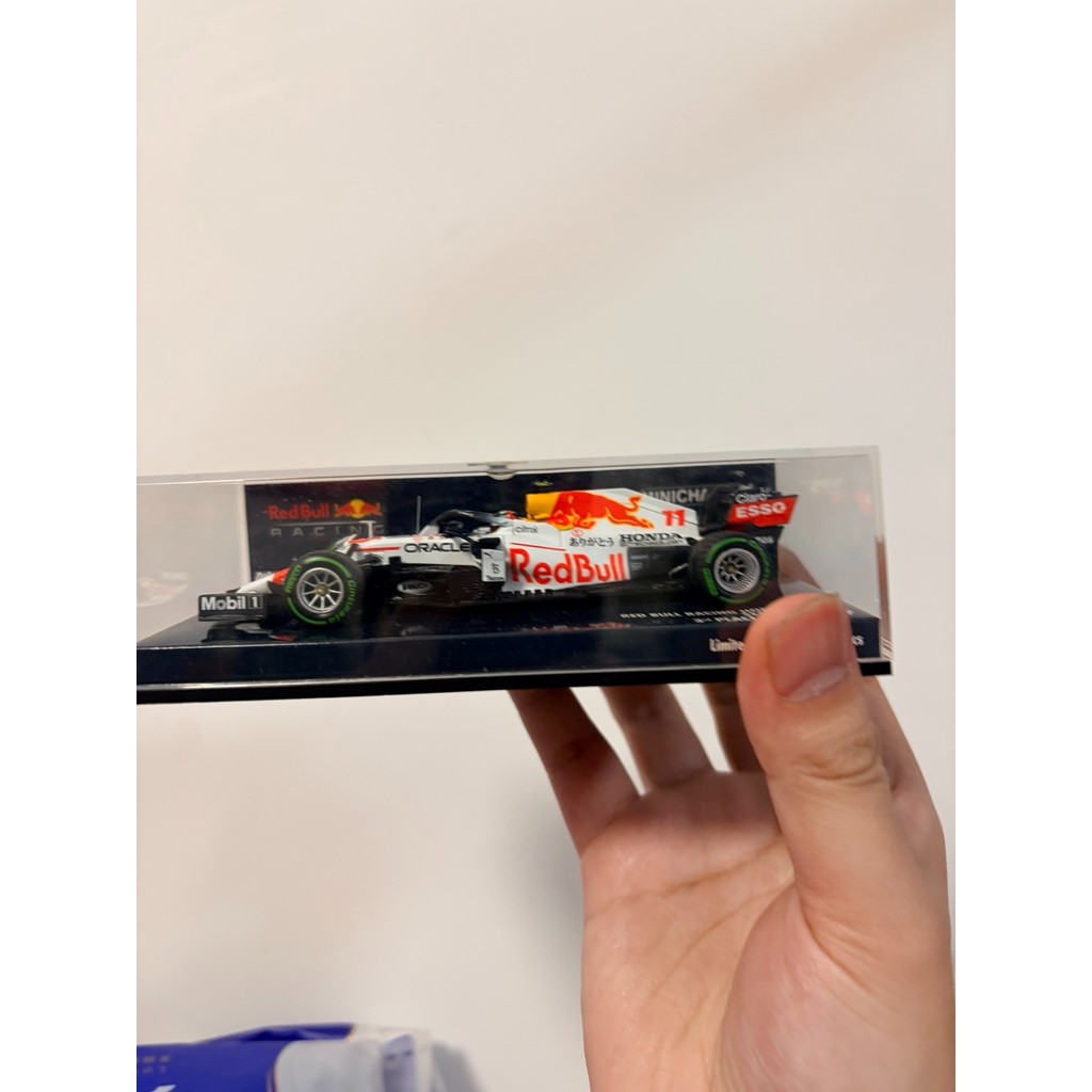 1/43 1: 43 Mini Cut Perez Red Bull RB16B White Bull Minichamps Scale: 1/43 วัสดุ: เรซิ่น RB16B ตุรกี