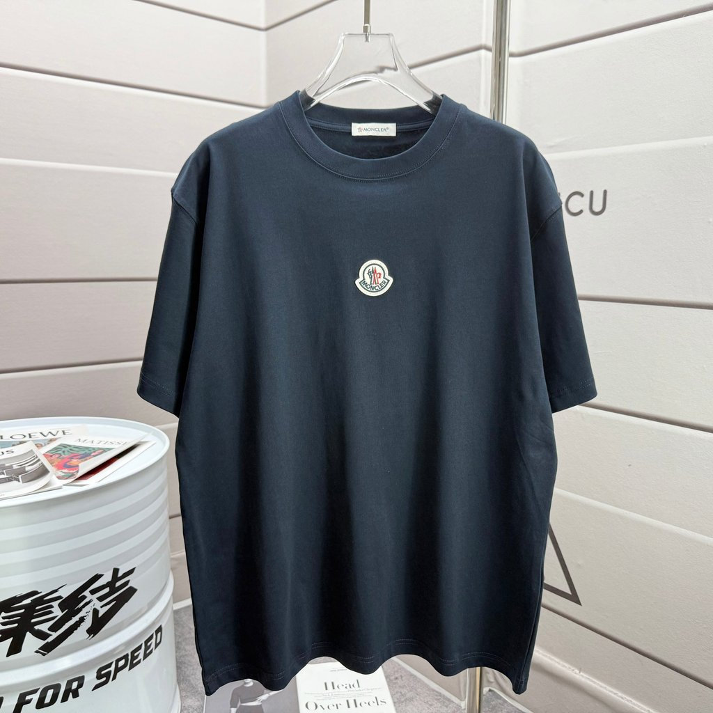 Moncler2026 Moncler 2026 เสื้อยืดแขนสั้นคอกลมสไตล์คู่ผู้ชายสไตล์สีทึบสไตล์กีฬากีฬาแขนสั้นสไตล์ญี่ปุ่