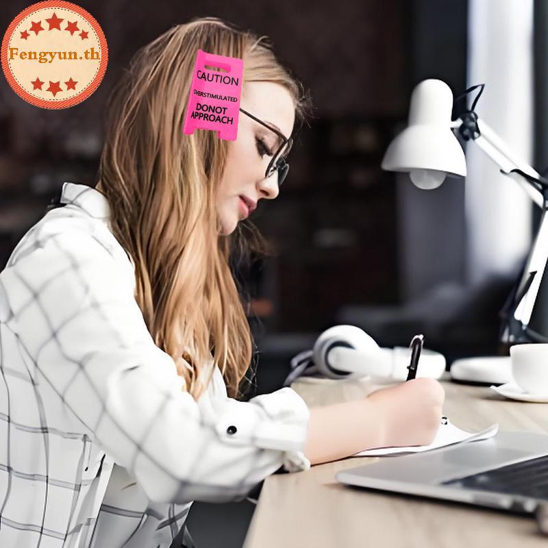 Caution Overstimulated Sign คลิปล็อกผมสีเหลืองตลก แสดงความรักด้วยป้ายเล็กๆ TH