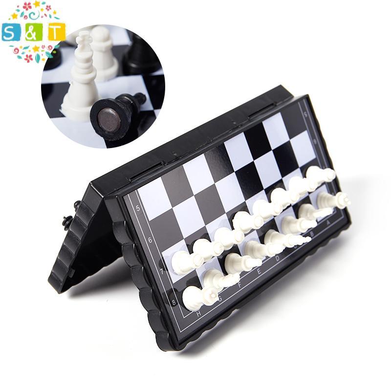 [S&T] 1set Mini International Chess พับแม่เหล็กกระดานหมากรุกพลาสติกเกมกระดานแบบพกพาบ้านกลางแจ้งของเล