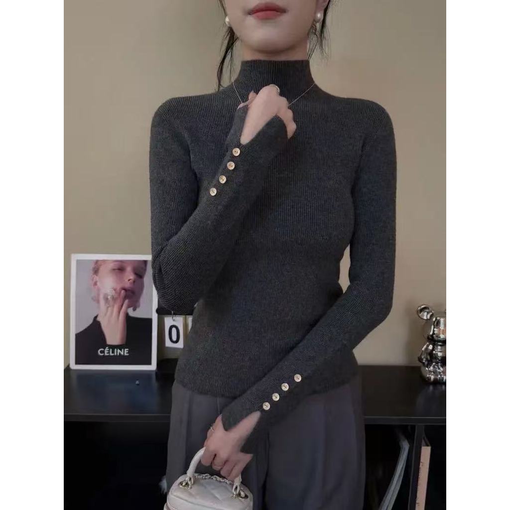 บรรยากาศสวมใส่ครึ่งคอเต่าผู้หญิง 2025 ฤดูใบไม้ร่วง Slimmer ดู All-Match โลหะ Cuff ฐานถักเสื้อกันหนาว