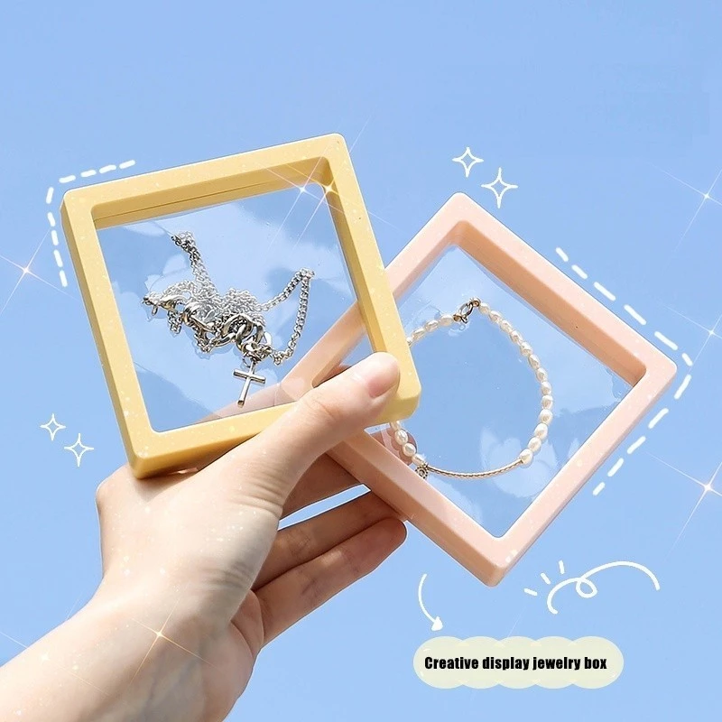 [ราคาส่ง] กล่องเก็บเครื่องประดับ 3D กรอบลอย PE กล่องใส่แหวน สร้อยคอ กล่องโชว์พระ ฟิล์มใสกันออกซิเดชั่น มี 3 ขนาด พร้อมฐา