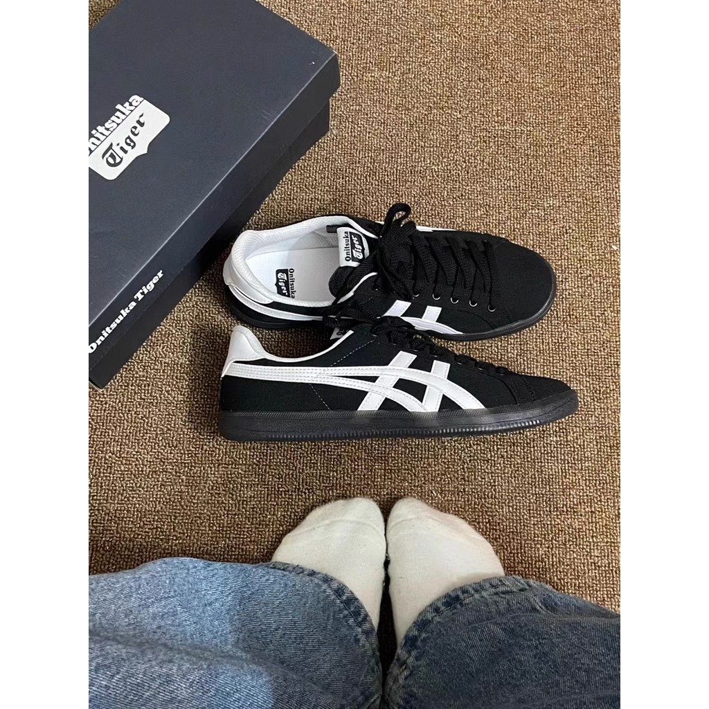 Onitsuka Tiger Onitsuka Tiger รองเท้าผู้หญิง TOKUTEN Score รองเท้าผ้าใบสีดําลําลอง Retro รองเท้าเทรน