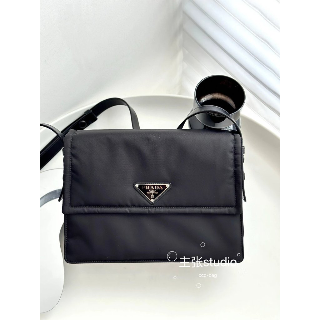 Prada Messenger Bag CINI กระเป๋าไนลอนสำหรับผู้ชายและผู้หญิง