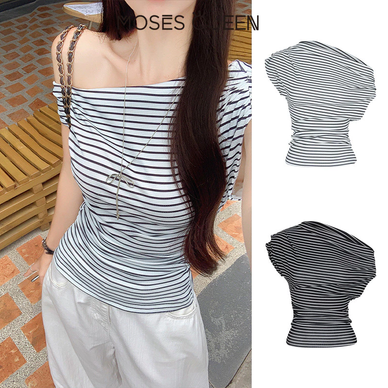 < MOSESQUEEN > เสื้อ V-Neck แบบสกรีนที่ตัดออกจากไหล่ ดีไซน์เรียบง่าย กระโปรงเอวแคบที่ช่วยให้รูปร่างเพรียว และเสื้อเชิ้ตแขนสั้น #63636
