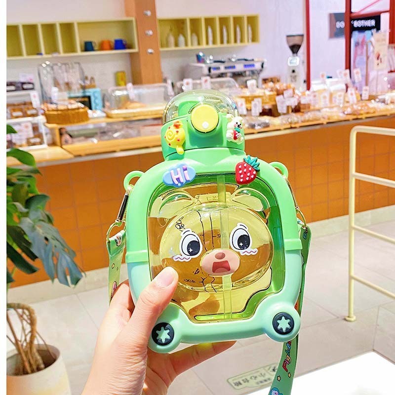 T Tel: Magic Bear ถ้วยท้องใหญ่เด็กแบบพกพานักเรียน 1,000ml ถ้วยพลาสติกความจุขนาดใหญ่การ์ตูนถ้วยน้ํามู