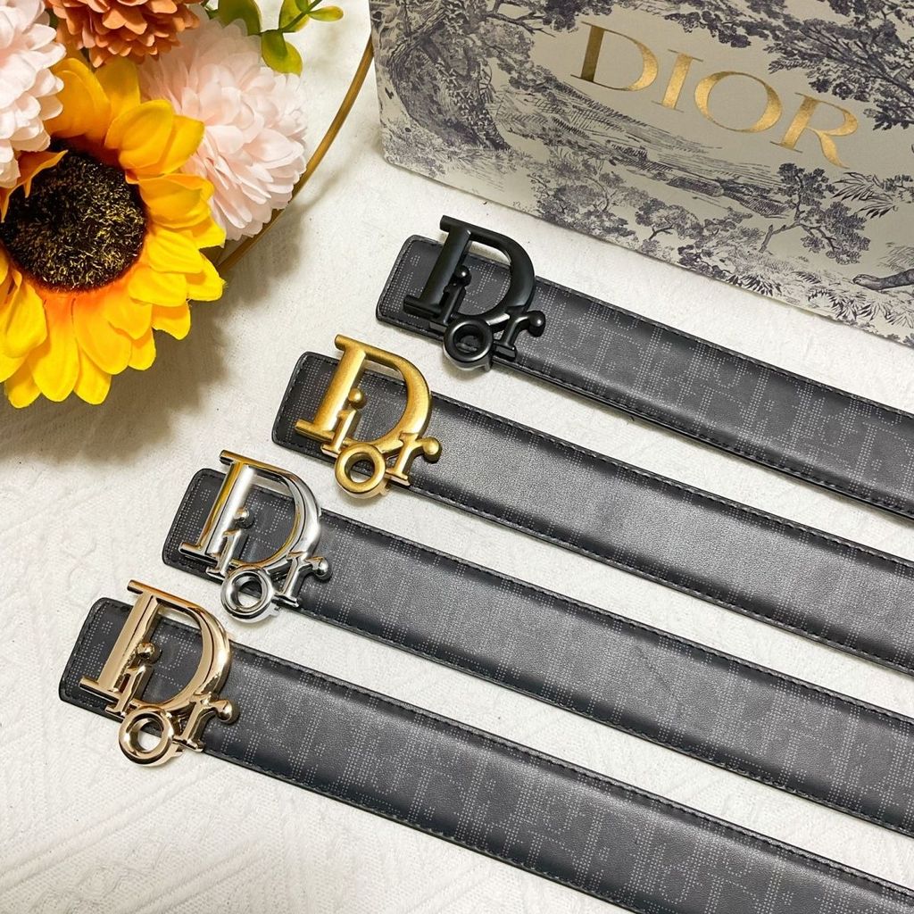 เข็มขัดผู้ชาย Dior หนังแท้ สไตล์ใหม่ กับลายตัวอักษร ใส่ได้ทั้งกางเกงยีนส์และเสื้อเชิ้ตทำงาน