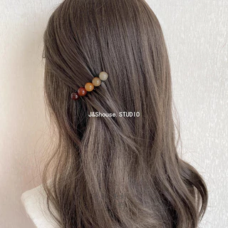 กิ๊บติดผมสไตล์เกาหลี ดีไซน์น่ารัก ตกแต่งด้วยลูกปัดเม탈릭สีสดใส เหมาะสำหรับสาวๆ