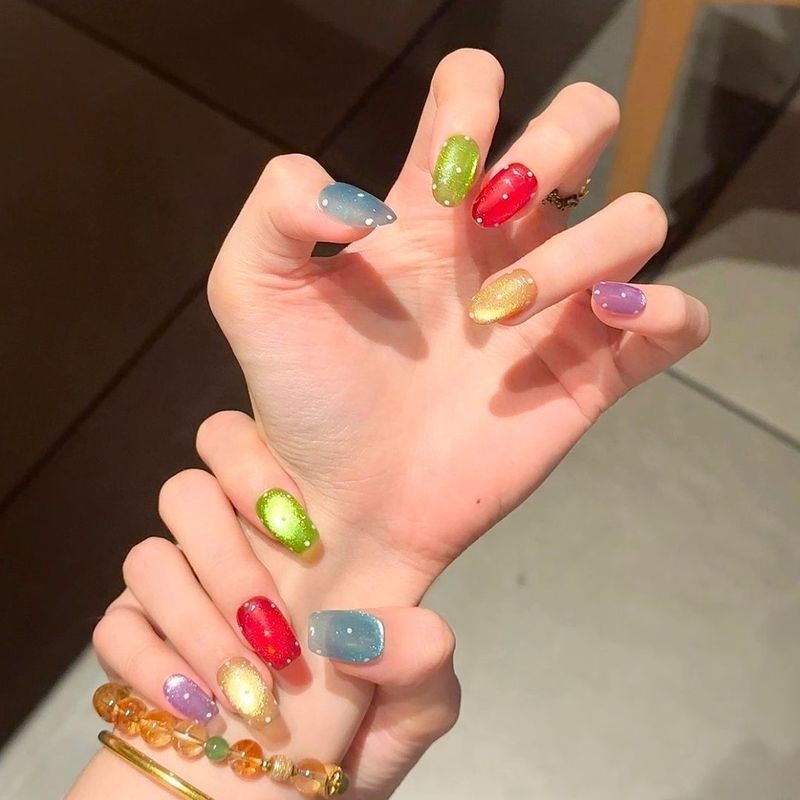 【สไตล์ผลไม้ประดับดาว】เล็บเจลลี่สีสันสดใสพร้อมลายจุดสีขาว ดีไซน์สดใสและสามารถถอดออกได้