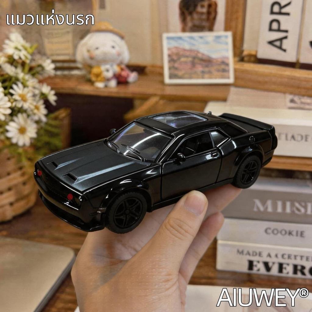 โมเดลรถคลาสสิค Black Hellcat วัสดุอัลลอยด์, รถสปอร์ตแบบดึงถอยหลังสำหรับสะสม