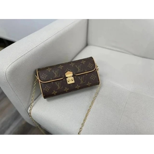 กระเป๋าหรู Zhenyi รุ่น Daigou สำหรับสะพายข้าง ออกแบบมาพร้อมสายโซ่ และปิดด้วยล็อค