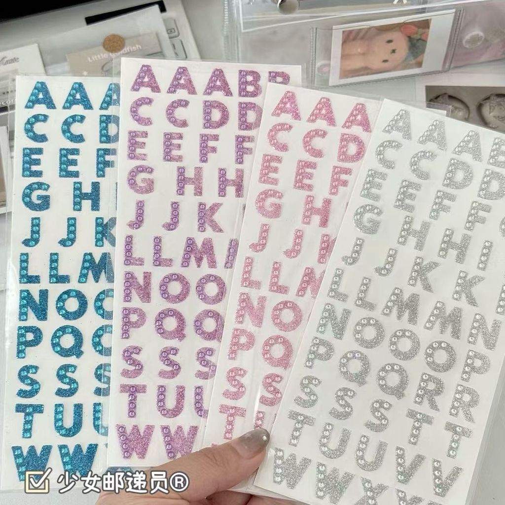 คูคา♥สีกระพริบตัวอักษรภาษาอังกฤษสติกเกอร์เพชรทําเองสติกเกอร์สามมิติออกบัตรบรรจุวัสดุสติกเกอร์คู่มือวัสดุสติกเกอร์สติกเกอร์ตกแต่ง - รูปที่ 2