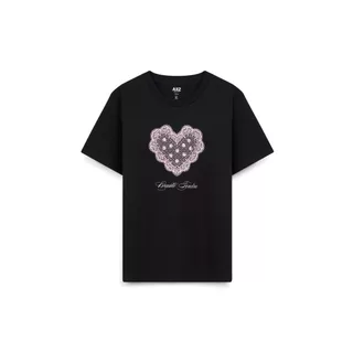 AIIZ (เอ ทู แซด) - AIIZ เสื้อยืดคอกลมผู้หญิง พิมพ์ลายกราฟิก AIIZ Women's Lace Graphic T-Shirt