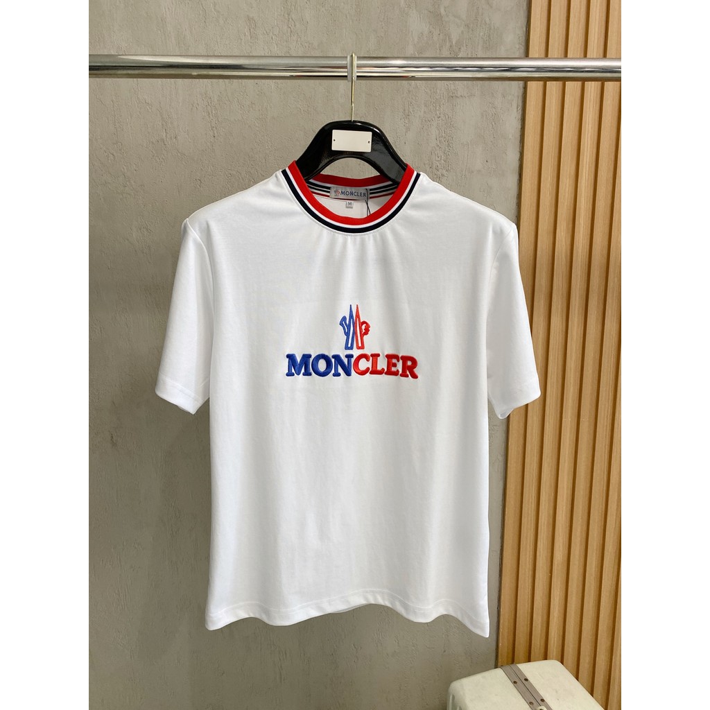 Moncler2026 Moncler 2026 คลาสสิกรอบคอแขนสั้นเสื้อยืดผู้ชายผู้หญิงสไตล์ฤดูใบไม้ผลิแฟชั่นทุกวัน Simple
