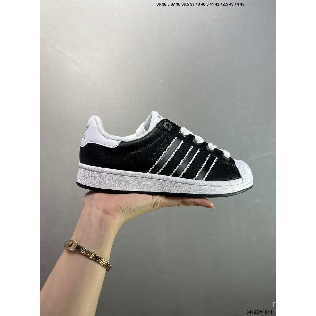 2026 สไตล์ใหม่ Adidas Originals Superstar รองเท้าลําลองรองเท้ากีฬารองเท้าเชลล์รองเท้าสเก็ตบอร์ด Hip 