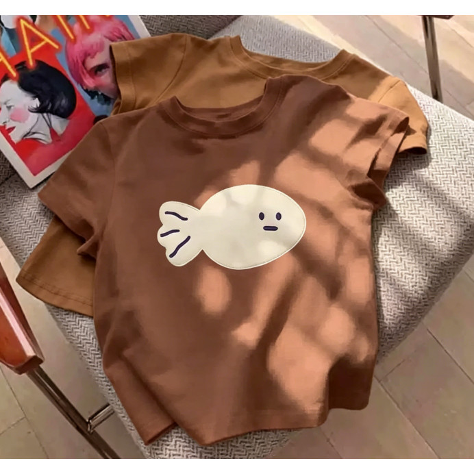 【จัดส่งภายใน 24 ชั่วโมง】ผ้าฝ้ายแท้ 100% / เสื้อยืดเด็กผู้หญิงคอกลมตัวตรง ลายปลาน้อย ขนาด 90-150