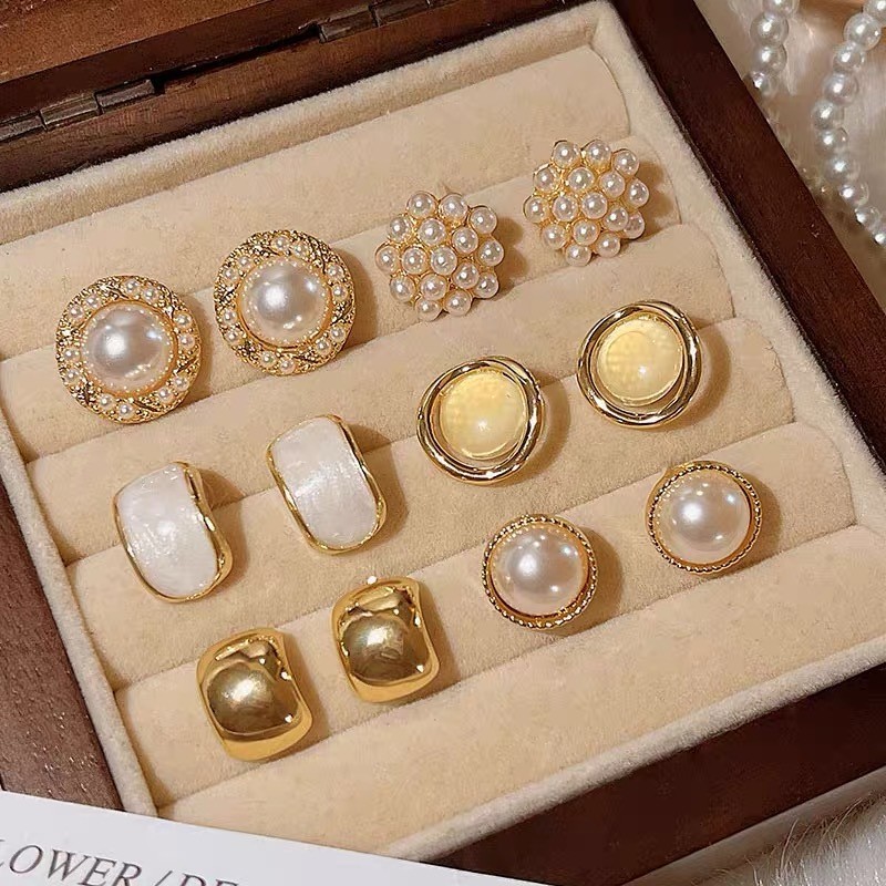 12 ชิ้น/เซ็ต Vintage Pearl Stud ต่างหู Elegant Gold Pearl ต่างหูเครื่องประดับหรูหราสําหรับผู้หญิงสวมใส่ทุกวัน