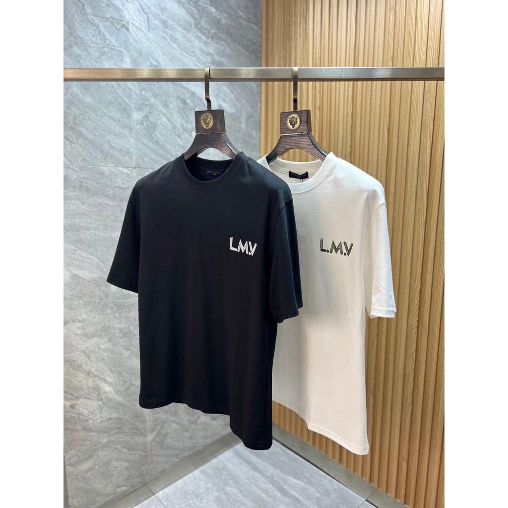 LOUIS VUITTON/LV/2026 คลาสสิกรอบคอแขนสั้นเสื้อยืดผู้ชายผู้หญิงสไตล์ทุกวันกีฬาแขนสั้นเสื้อ Bottoming 